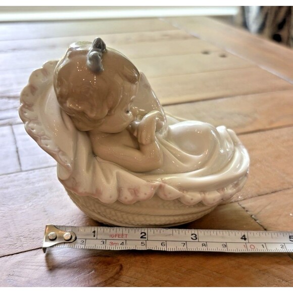 Lladro Figurine Comforting Dreams #6710 Used NOT PERFECT MISSING BIRD - Picture 13 of 14